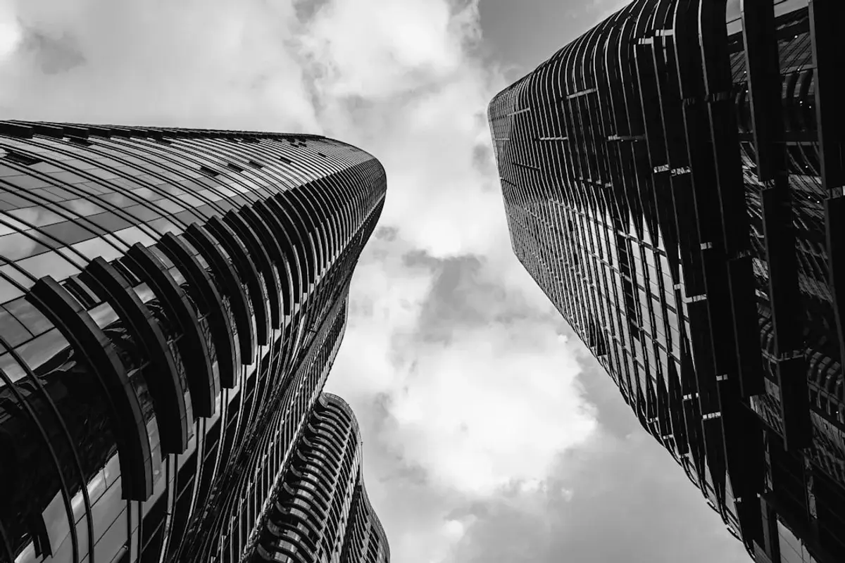 Gold Prices Surge 1% on MCX Amid Global Cues, US Bond Yields Drop – February 2026 Analysis