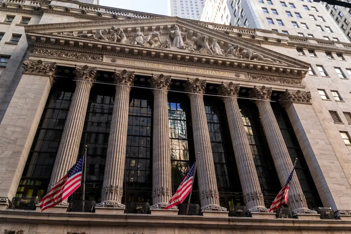 Wall Street Plummets as Inflation Fears and Tech Jitters Grip Markets β February 2026 Analysis
